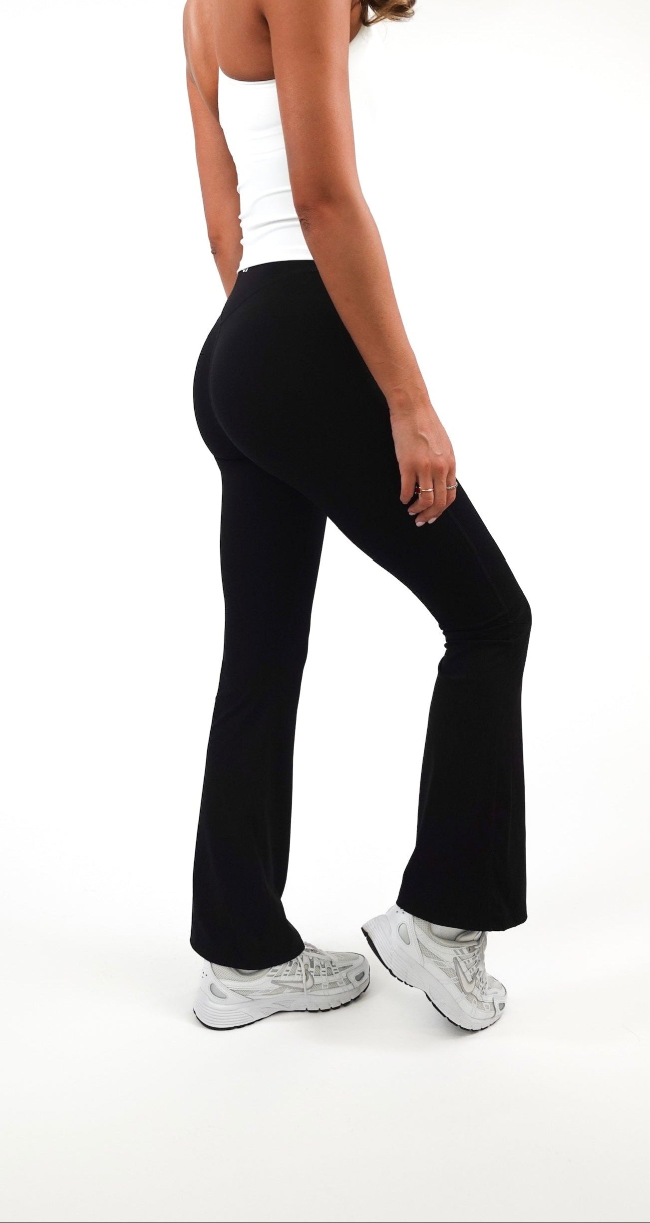 Seamless Flared Leggings – Black